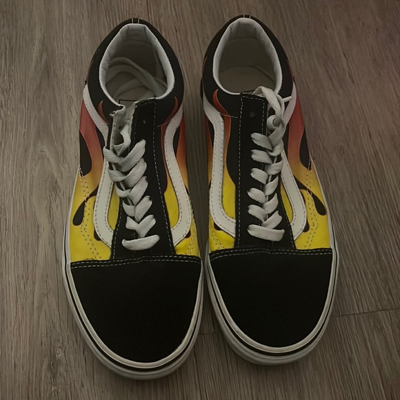Old Skool Flame Shoe - Picture 1 of 5